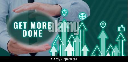 Sottotitoli concettuali più fatti. Concetto significato Lista di controllo organizzata Gestione del tempo inizio lavoro duro uomo che mostra la forma ovale digitale con le frecce Foto Stock