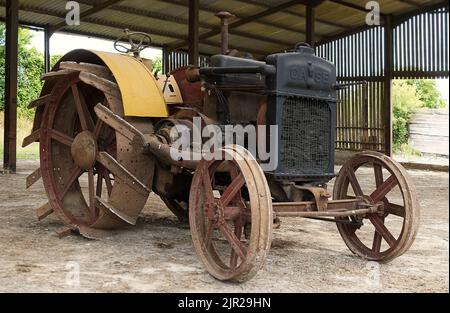 TRATTORE antico con motore incrociato CASE Foto Stock