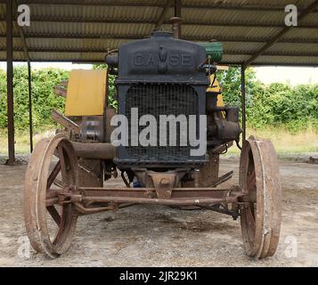 TRATTORE antico con motore incrociato CASE Foto Stock