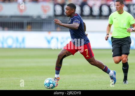 ROTTERDAM, PAESI BASSI - 21 AGOSTO: Steven Bergwijn di Ajax Amsterdam durante la partita olandese di Eredivie tra Sparta Rotterdam e Ajax a Het Kasteel il 21 agosto 2022 a Rotterdam, Paesi Bassi (Foto di Hans van der Valk/Orange Pictures) Foto Stock