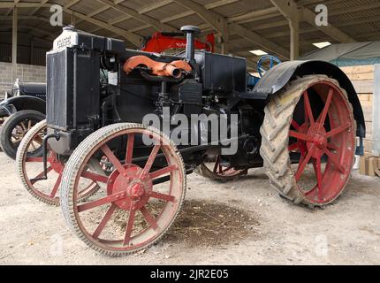 TRATTORE antico con motore incrociato CASE Foto Stock