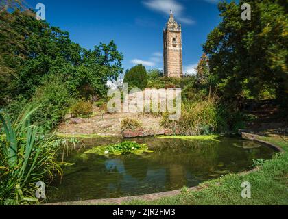 Cabot Tower con giardino ornamentale e cascata Foto Stock