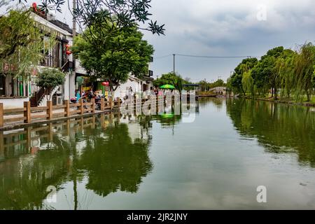 La città vecchia di Zhujiajiao a Shanghai, Cina, è anche conosciuta come la Venezia di Shanghai Foto Stock
