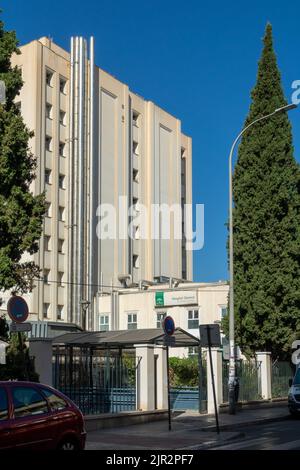 Granada, Spagna; 05 agosto 2022: Ingresso alle cliniche ambulatoriali di varie specialità mediche nella costruzione dell'ospedale Virgen de las Nieves Foto Stock