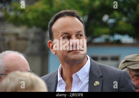 Leo Varadkar si è recato a Bantry questa mattina per incontrare la gente del posto. Foto Stock