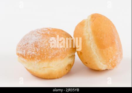 Ciambelle di gelatina ebraica isolate su sfondo bianco Foto Stock