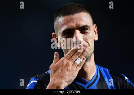 Bergamo, Italia. 21 agosto 2022. Merih Demiral di Atalanta BC gesta alla fine della Serie Una partita di calcio tra Atalanta BC e AC Milan. Credit: Nicolò campo/Alamy Live News Foto Stock