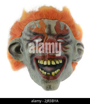 Capelli d'arancio Creepy Clown maschera isolato contro sfondo bianco Foto Stock