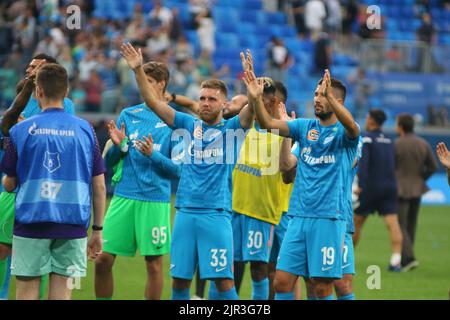 San Pietroburgo, Russia. 21st ago, 2022. Ivan Sergeev (No.33), Aleksei Sutormin (No.19) di Zenit visto durante la partita di calcio della Premier League russa tra Zenit San Pietroburgo e Torpedo Mosca alla Gazprom Arena. Punteggio finale; Zenit 2:0 Torpedo. Credit: SOPA Images Limited/Alamy Live News Foto Stock