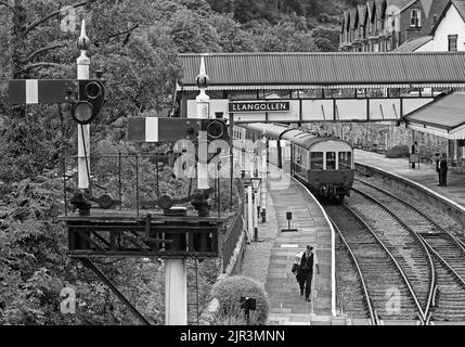 Stazione ferroviaria storica di Llangollen in BW, The Station, Abbey Road, Llangollen, Denbighshire, GALLES, REGNO UNITO, LL20 8SN Foto Stock