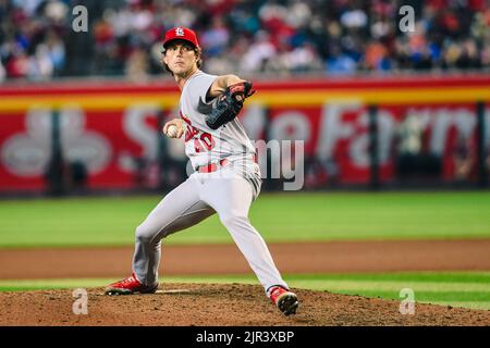 Il lanciatore dei Cardinals St. Louis Jake Woodford (40) lancia contro gli Arizona Diamondbacks nel settimo inning durante una partita di baseball della MLB, domenica, agosto Foto Stock