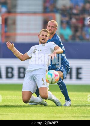 Matthijs de ligt, FCB 4 competere per la palla, affrontare, duello, header, zweikampf, Azione, lotta contro Philipp Hofmann, BO 33 nella partita VFL BOCHUM - FC BAYERN München 0-7 1.German Football League il 21 agosto 2022 a Bochum, Germania. Stagione 2022/2023, giorno 3, 1.Bundesliga, FCB, München, 3.Spieltag © Peter Schatz / Alamy Live News - LE NORMATIVE DFL VIETANO L'USO DELLE FOTOGRAFIE come SEQUENZE DI IMMAGINI e/o QUASI-VIDEO - Foto Stock