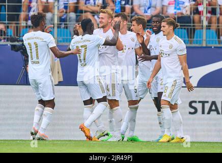 Matthijs de ligt, FCB 4 punteggi, spara goal , Tor, Treffer, Torschuss, 0-2 , celebra il suo obiettivo, felice, ridere, Con Thomas MUELLER, Müller, FCB 25 Celebration, Dayot Upamecano , FCB 2 Marcel Sabitzer, FCB 18 Sadio Mane (FCB 17) Kingsley Coman, FCB 11 nella partita VFL BOCHUM - FC BAYERN München 0-7 1.German Football League il 21 agosto 2022 a Bochum, Germania. Stagione 2022/2023, giorno 3, 1.Bundesliga, FCB, München, 3.Spieltag © Peter Schatz / Alamy Live News - LE NORMATIVE DFL VIETANO L'USO DELLE FOTOGRAFIE come SEQUENZE DI IMMAGINI e/o QUASI-VIDEO - Foto Stock