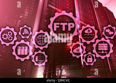 FTP. Protocollo di trasferimento di file. Trasferimento in rete di dati al server su sfondo supercomputer Foto Stock
