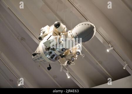 Modello dello spazio satellite - mostra al Museo del Planetario. Tecnologie spaziali. Mosca, Russia - Agosto 2020. Foto Stock