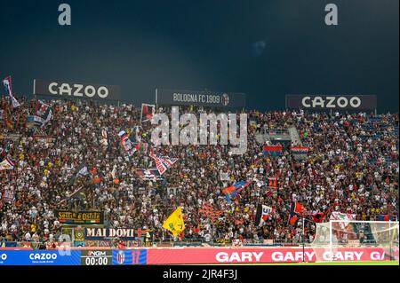 Bologna, Italia. 21st ago, 2022. Tifosi del Bologna FC durante il Bologna FC vs Hellas Verona, calcio italiano Serie A match in Bologna, Italia, Agosto 21 2022 Credit: Independent Photo Agency/Alamy Live News Foto Stock