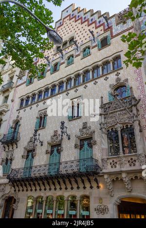 I tipici edifici di architettura moderna a Paseig de Gracia, Barcellona, Spagna Foto Stock