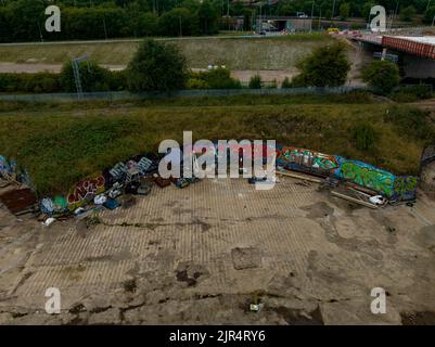 Etruira Valley link Road e Wolstanton Retail Park, dall'aria, drone aereo Foto Stock