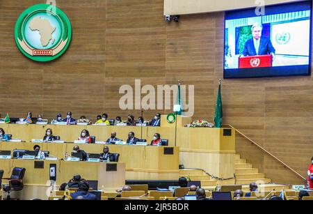 Il Segretario generale delle Nazioni Unite (ONU), Antonio Guterres, intervenendo a video conferenza, aprirà il 5 febbraio 2022 la 35th Assemblea generale dei Capi di Stato e di Governo dell'Unione Africana (UA) presso la sede dell'Unione Africana (UA). Si tratta del primo vertice presidenziale dallo scoppio della crisi sanitaria del Covid 19 Foto Stock