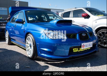 Una seconda generazione blu Subaru Impreza Hawkeye auto Foto Stock