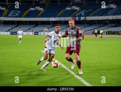 ATK Mohun Bagan FC ( Green & Maroon ) giocato contro Rajasthan United FC ( bianco) nella partita n. 9 per il gruppo B, durante la Coppa Durand 2022 giocato al Vivekananda Yuba Bharati Kirrangan ( VYBK ) In Kolkata il 20-08-2022.ATK Mohun Bagan perde 2-3 a Rajasthan United (Foto di Amlan Biswas/Pacific Press) Foto Stock