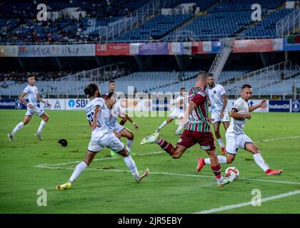 Kolata, India. 20th ago, 2022. ATK Mohun Bagan FC ( Green & Maroon ) giocato contro Rajasthan United FC ( bianco) nella partita n. 9 per il gruppo B, durante la Coppa Durand 2022 giocato al Vivekananda Yuba Bharati Kirrangan ( VYBK ) In Kolkata il 20-08-2022.ATK Mohun Bagan perde $2-3 a Rajasthan United (Foto di Amlan Biswas/Pacific Press) Credit: Pacific Press Media Production Corp./Alamy Live News Foto Stock