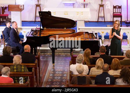 Due concerti di pianoforte in una chiesa. Isola di Valentia, Contea di Kerry, Irlanda Foto Stock