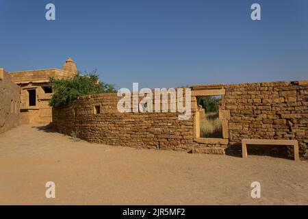 Kuldhara è un villaggio abbandonato nel distretto di Jaisalmer del Rajasthan, India. Fondata intorno al 13th ° secolo, era un tempo un prospero Villaggio. Foto Stock