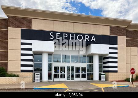 STILLWATER, MN, USA - 18 GIUGNO 2022 - Sephora at Kohls insegna esterna e logo del marchio commerciale. Foto Stock