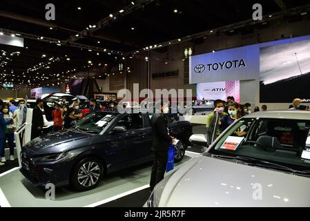 Bangkok, Bangkok, Thailandia. 21st ago, 2022. TOYOTA, ha portato i veicoli a esporre al ''Big Motor sale 2022'' al Bangkok International Trade & Exhibition Center BITEC, Bangkok, Thailandia il 21 agosto 2022. (Credit Image: © Teera Noisakran/Pacific Press via ZUMA Press Wire) Foto Stock