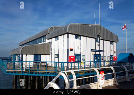 Stazione dei battelli Cromer Life alla fine del molo. Foto Stock