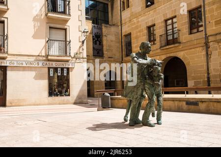 La scultura 'Battaglia del vino', Haro, la Rioja Foto Stock