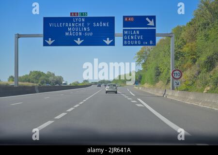 L'autostrada A40 in direzione Svizzera e Italia si dirama dalla A6, Macon FR Foto Stock