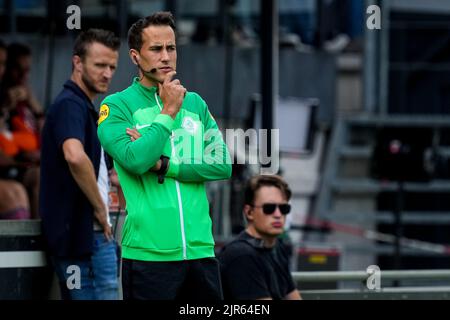 WAALWIJK, PAESI BASSI - 21 AGOSTO: Quarto ufficiale Martin Perez durante la partita olandese di Eredivie tra RKC Waalwijk e Feyenoord allo stadio Mandemakers il 21 agosto 2022 a Waalwijk, Paesi Bassi (Foto di Rene Nijhuis/Orange Pictures) Foto Stock