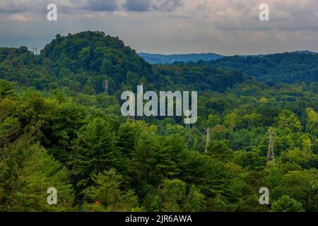 Vista panoramica dalla cima della diga di South Holston Earth a Bristol, Tennessee Foto Stock