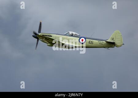 Navy Wings Seafire XVII SX336, aerotrasportato al Fly Navy Airshow tenutosi a Shuttleworth il 3rd luglio 2022 Foto Stock