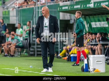 Budapest, Ungheria – 13 luglio 2022. Allenatore di Ferencvaros Stanislav Cherchesov durante la partita di qualificazione della UEFA Champions League Ferencvaros vs Tobol (5-1). Foto Stock