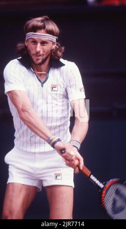 30 giugno 1981, Wimbledon, Inghilterra, Regno Unito: BJORN BORG torna la palla da Peter McNamara d'Australia durante la loro partita di quarti di finale. Borg ha vinto in serie diritte. (Credit Image: © Keystone Press Agency/ZUMA Press Wire). Foto Stock