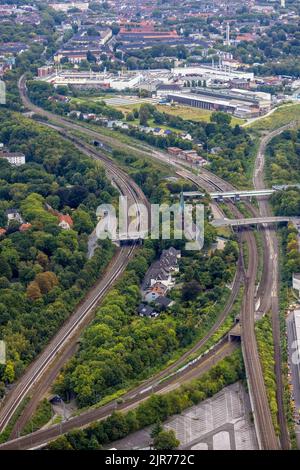 Veduta aerea, zona residenziale Rheinische Straße con chiesa eventi per eventi tra due binari nel quartiere di Dortfeld a Dortmund, Ruhr ar Foto Stock