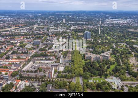 Veduta aerea, Begrünter Rheinlanddamm B1 con sede centrale Signal Iduna, edificio Westnetz GmbH e Florianturm nel distretto Westfalenhalle a Dortm Foto Stock