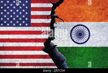 India vs USA bandiere di concetto su un muro con una crepa. Stati Uniti d'America e India conflitto politico, economia, relazioni, sanzioni concetto Foto Stock