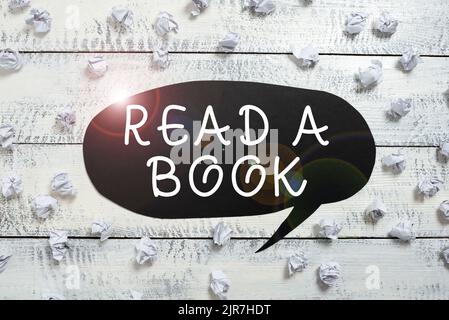 Didascalia di testo Presentazione leggere Un libro. Idea di affari Godetevi la letteratura attività tradizionale imparare nuove cose carta avvolge intorno Speech Bubble con Foto Stock