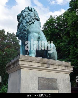 Flensburger Löwe, historisches Denkmal (Replik) des dänischen Bildhauers Herrman von Bissen am Wannsee, Deutschland, Berlino Foto Stock