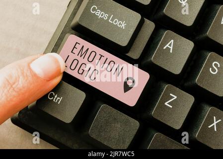 Testo che mostra ispirazione emotion Logic, Business showcase Heart o Brain Soul o Intelligence Confusion EQUAL Balance -49131 Foto Stock