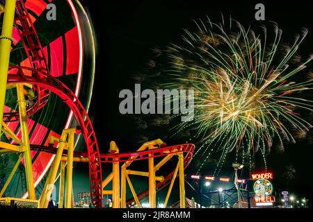 Fuochi d'artificio di Coney Island a Summertime, Brooklyn, New York, USA Foto Stock