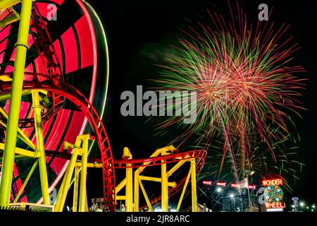 Fuochi d'artificio di Coney Island a Summertime, Brooklyn, New York, USA Foto Stock