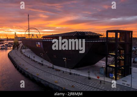 Panorama di Szczecin durante un'alba drammatica Foto Stock