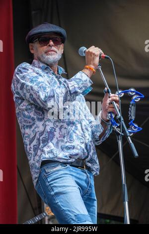 Garry Christian of the Christians che si esibisce al Weyfest Festival di Tilford, Inghilterra, Regno Unito. Agosto 19, 2022 Foto Stock