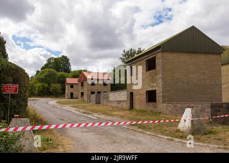 Imber giorno aperto per i visitatori di vedere il deserto villaggio fantasma sulla pianura di Salisbury, Wiltshire Regno Unito nel mese di agosto Foto Stock