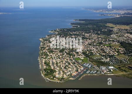 Meschers-sur-Gironde (Francia sud-occidentale): Vista aerea del porto e della stazione balneare, nell'estuario della Gironda, lungo la zona costiera “cote d Foto Stock